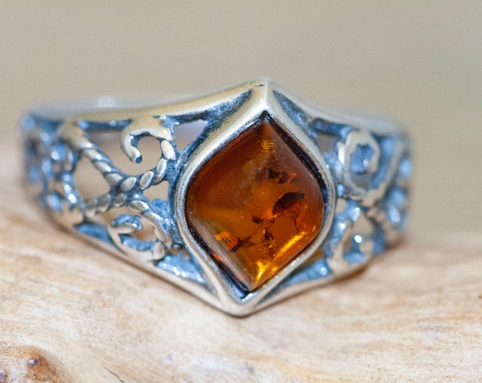 Baltic amber ring. Sterling silver setting. Silver band. Cognac amber. Perfect gift. Designer ring. Amber jewelry. Celtic design. Unique.