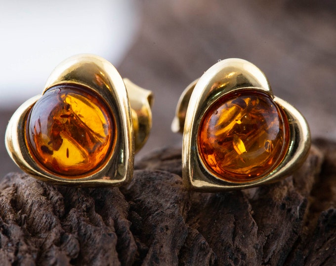 Amber & Gold. Heart shaped. Baltic amber earrings. Golden earrings. Elegant earrings. Stud earrings. Contemporary earrings. Dainty earrings.