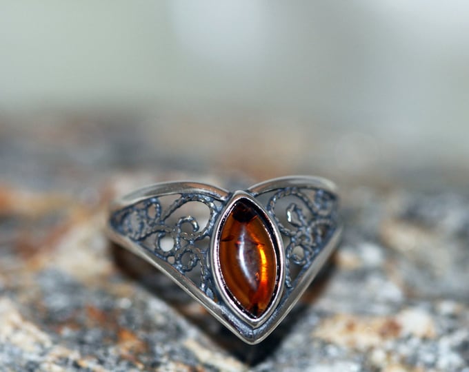 Baltic amber ring. Cognac amber fitted in sterling silver. Many sizes. Viking jewelry. Unique ring. Medieval ring. Celtic ring.