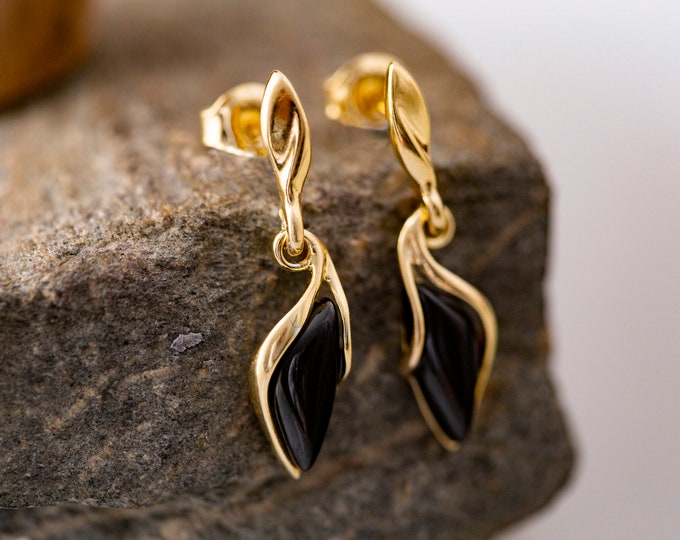 Whitby jet & Gold. Whitby jet earrings. Black earrings. Perfect gift. Gold earrings. Jet jewelry. Designer jewelry. Elegant jewelry.