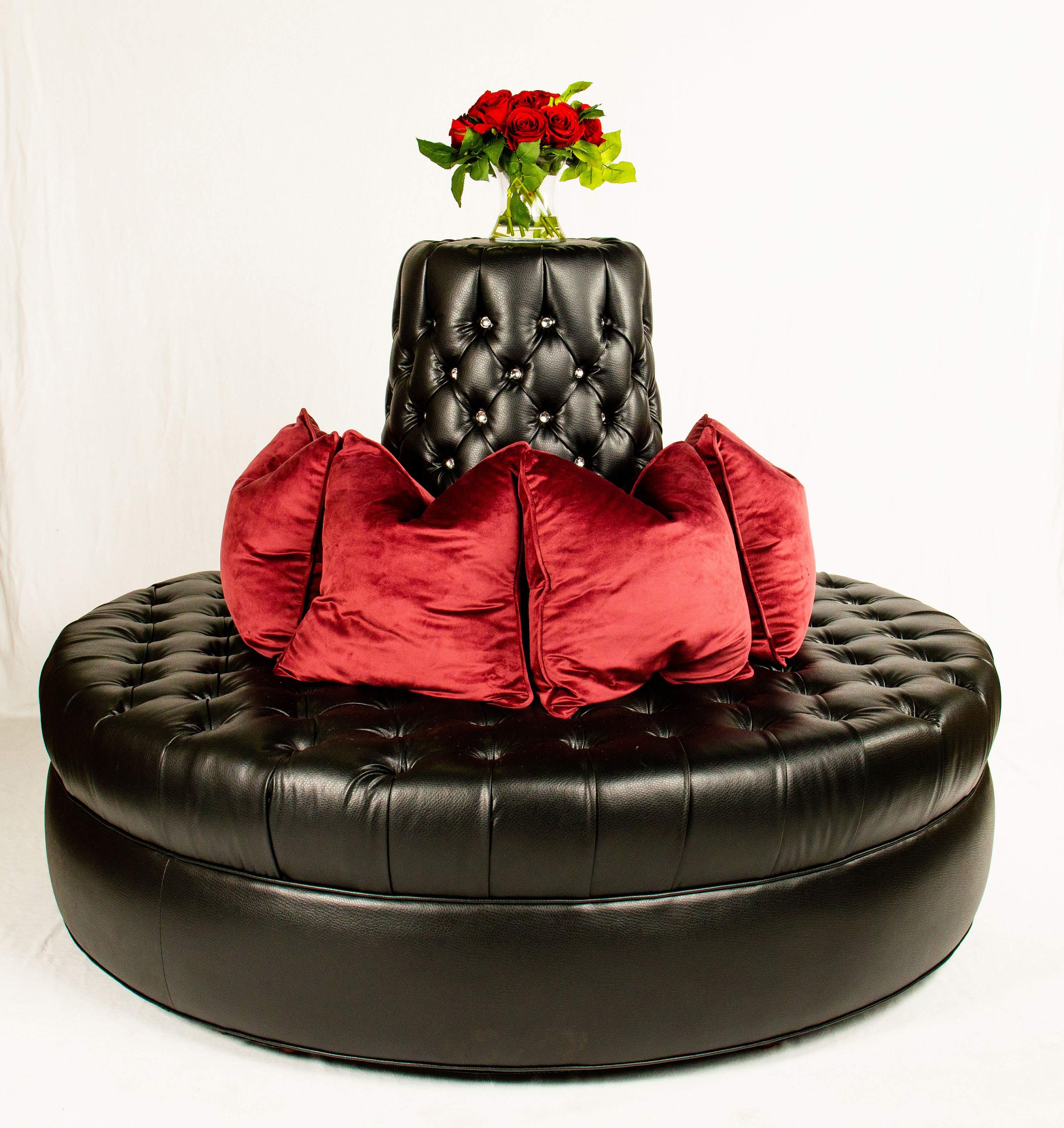 Round lounge online suite
