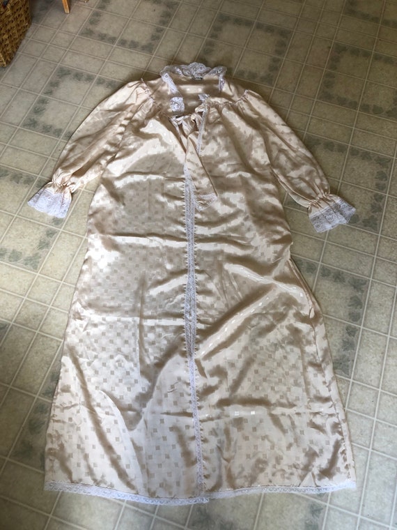 Carole Hochman Flecked nightgown and Matching Robe Gem