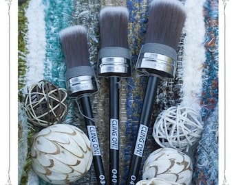 Cling On Oval Brush