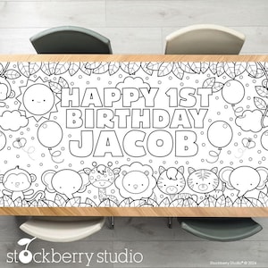 Puede incluir: Un camino de mesa para colorear en blanco y negro con un tema de selva con animales, hojas y el texto "Happy 1st Birthday Jacob".
