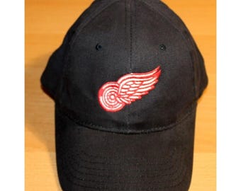 Detroit Red Wings CCM NHL One Size Sporty Collectible Baseball Cap Vintage CCM Detroit Red Wings Hockey Snapback Hat Cap Red  main image 3