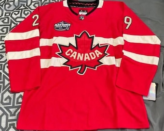 Team Canada 4 Nations Face-Off Hockey Nathan MacKinnon #29 Jersey Large Red NWT