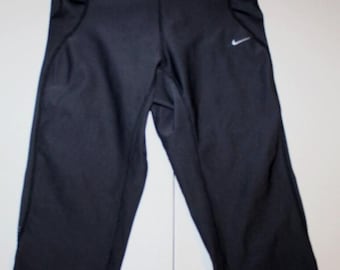 Nike Dri Fit crop capri-legging dames klein zwart stretch achterzak met rits