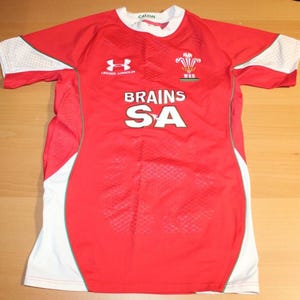 メンズ Under Armour ISUZU ウェールズ WRU ラグビー ジャージ シャツ