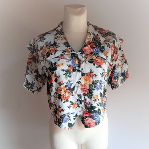 Vintage 1990s white multicolour floral big collar blouse size 36/38