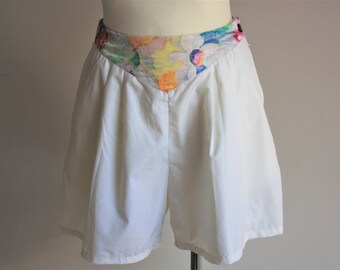 Vintage 80s/90s White Sport Shorts with Floral Waistband (S/M)