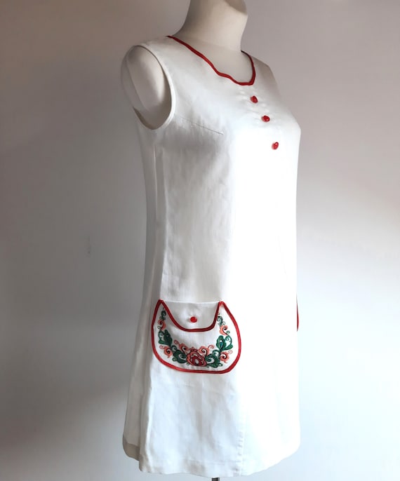Vintage 1970s 1980s white red embroidered floral … - image 1