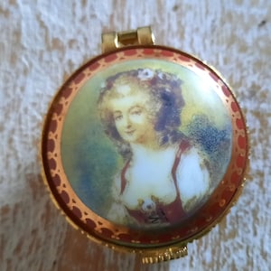 Fine porcelain vintage 1980s 1990s french style mini trinket pill jewelry box