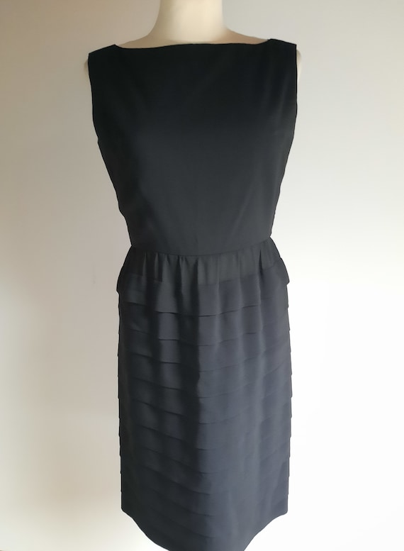 Sambo Fashions vintage 1950s black sleeveless laye