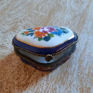 Fine porcelain vintage 1980s 1990s white navy blue floral mini trinket pill jewelry box