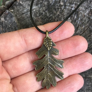 Ranger's Apprentice Oak Leaf Pendant, Bronze Oak Leaf Necklace, Halloween Costume Jewelry, Bookish Jewelry