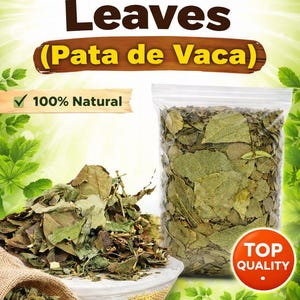 Pode incluir: Imagem de folhas de pata de vaca (Pata de Vaca) em um saco plástico transparente e um saco de juta. O texto "100% Natural" e "Disponível agora!" também são visíveis. O produto é rotulado como "Qualidade superior".