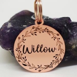 Gegraveerd huisdier-ID-tag met bloemen: roestvrijstalen hondenkattag