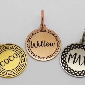 Sucre Tags Doppelseitig gravierte ID-Namen Griechischer Knoten Seil Kranz Florales Design Runde Scheibe Personalisierung Gravur Haustier Hund Katze Tag Tags