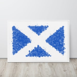 K&ouml;nnte beinhalten: Ein wei&szlig;er gerahmter Druck mit einem blauen abstrakten Design. Das Design besteht aus vier Dreiecken, die jeweils aus blauen Aquarellspritzer bestehen.
