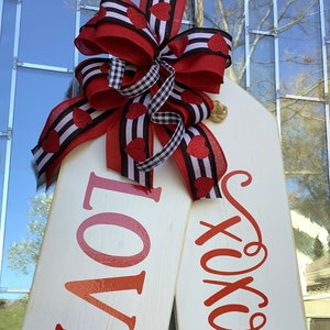 LOVE XOXO , Large Wooden Door Tag, Door Hanger, Farmhouse, Valentines Wreath , Valentines Decor, Valentine’s Day Door Decor