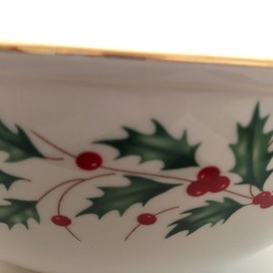 Lenox, BNIB, American by Design, Holiday , Large Bowl, Pasta, Bone China, Porcelain, 24 Karat trim, Berries & Hollies