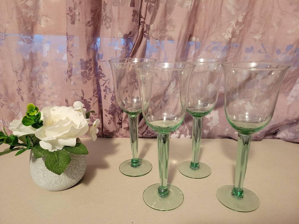 Set of 4 Wine Glasses in Blown Glass with Colored Stem and Rose Engraving -  Royal Family