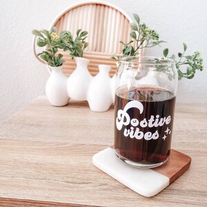 Vaso de café helado Positive Vibes - Taza de café de vidrio - Café estético - Vaso de cerveza en forma de lata