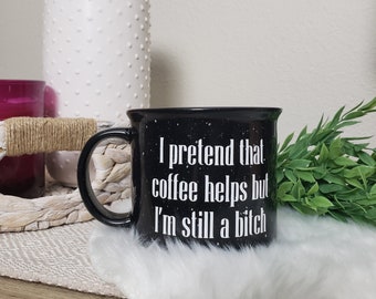 Taza de café con fogata moteada - Taza de café para acampar - Finjo que el café ayuda, pero sigo siendo una perra