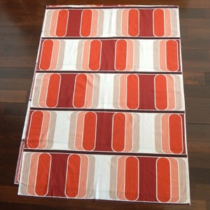 Vintage MOD OP 1960&#39;s Pill Shape Space Age Prop Fabric Mid-century Modern Red