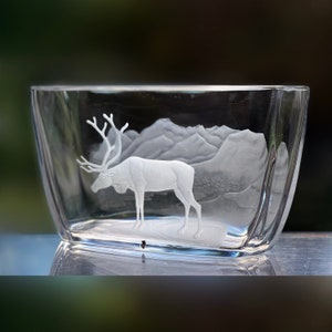 Jarrón rectangular de cristal Orrefors Palmqvist, década de 1940, con alce y paisaje grabados por ambos lados, portacartas y jardinera.