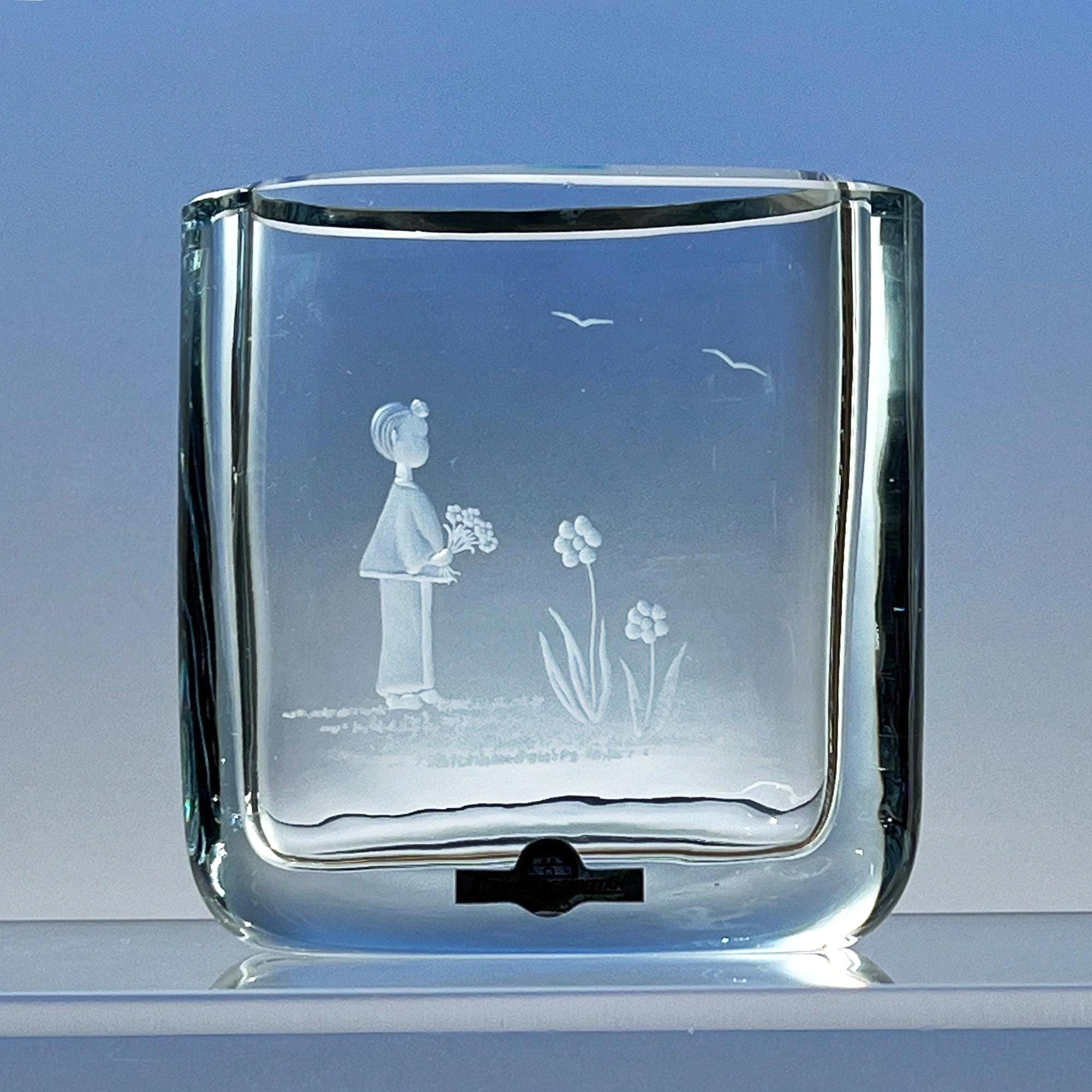 Boy with Flowers Hand-Engraved Ice Blue Oval Strömbergshyttan