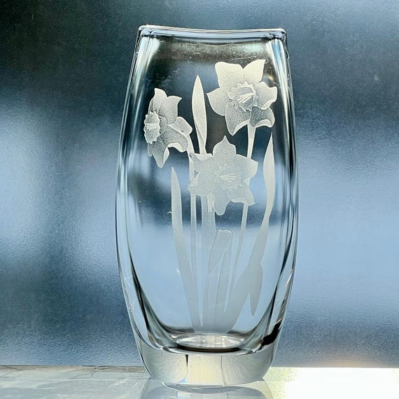 Vintage Stuart Strathearn Engraved Clear Glass Daffodil Vase