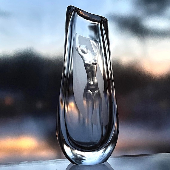Kosta Lindstrand After the Bath, 1950s Nude Engraved Swedish Crystal Vase