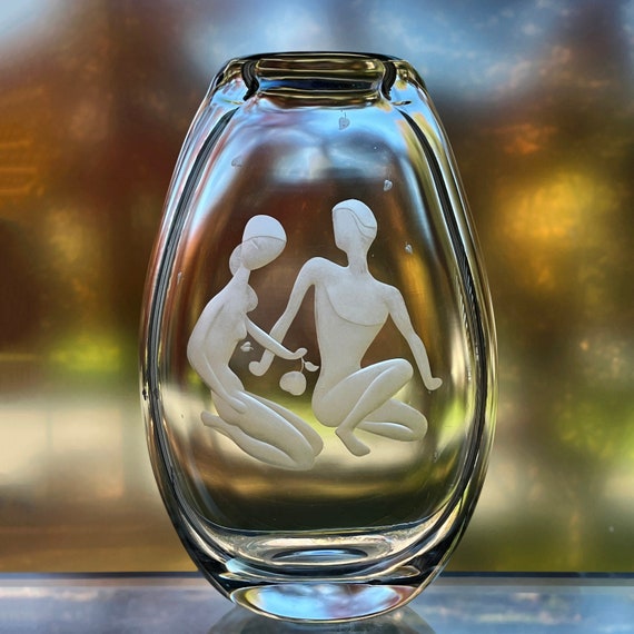 Målerås Walwing Adam and Eve Engraved Crystal Vase, Sweden 1960s