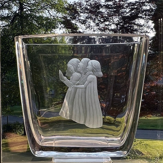 Orrefors Palmqvist, 1940s Crystal Rectangular Vase Engraved with 3 Girls Singing and Violin Playing