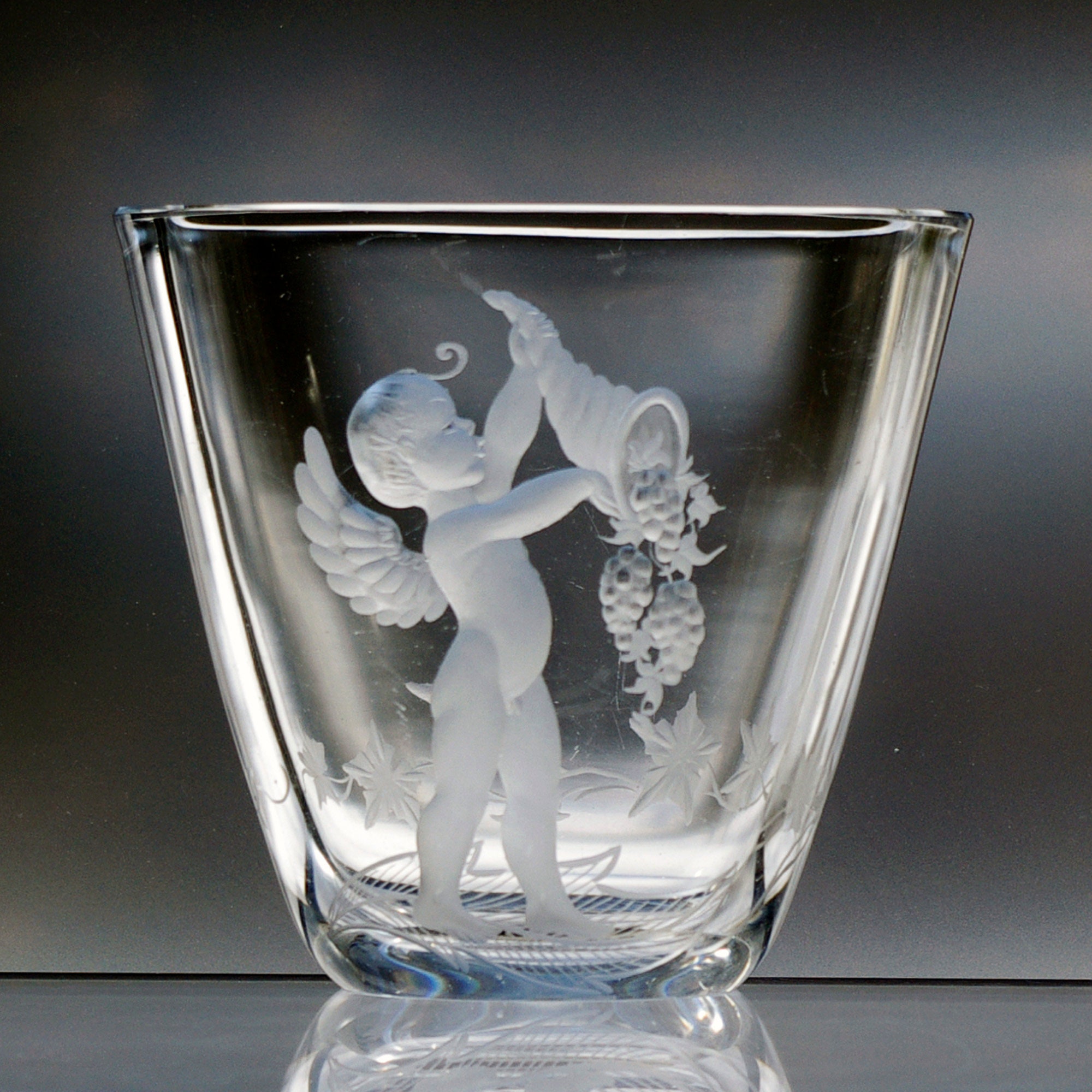 Naked Cherub Cupid 5 Engraved Swedish Crystal Vase Kjellander