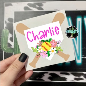 Calcomanía/pegatina de vinilo con nombre de softbol floral personalizado para automóvil, vaso, computadora portátil, automóvil, etc.