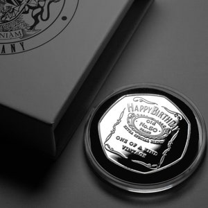 Conmemorativo de plata del 50 cumpleaños en caja de regalo. Regalo/Presente Felicitaciones/Fiesta/Celebración Celebrando 50 Años Cincuenta Bourbon/Whisky