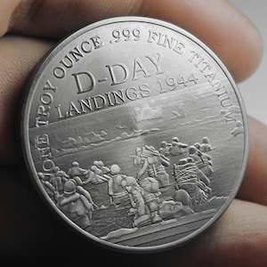 Moneda/redonda/barra de TITANIO .999 fina/pura. Desembarcos del Día D de la Segunda Guerra Mundial, 1944. Una onza troy, 31,1 g. Inversión/lingotes