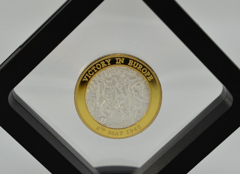 VE 75th Anniversary. VE-DAY Victory in Europe /'Dual Metal/' Silver and 24ct Gold Commemorative Coin in PresentationDisplay FrameCase