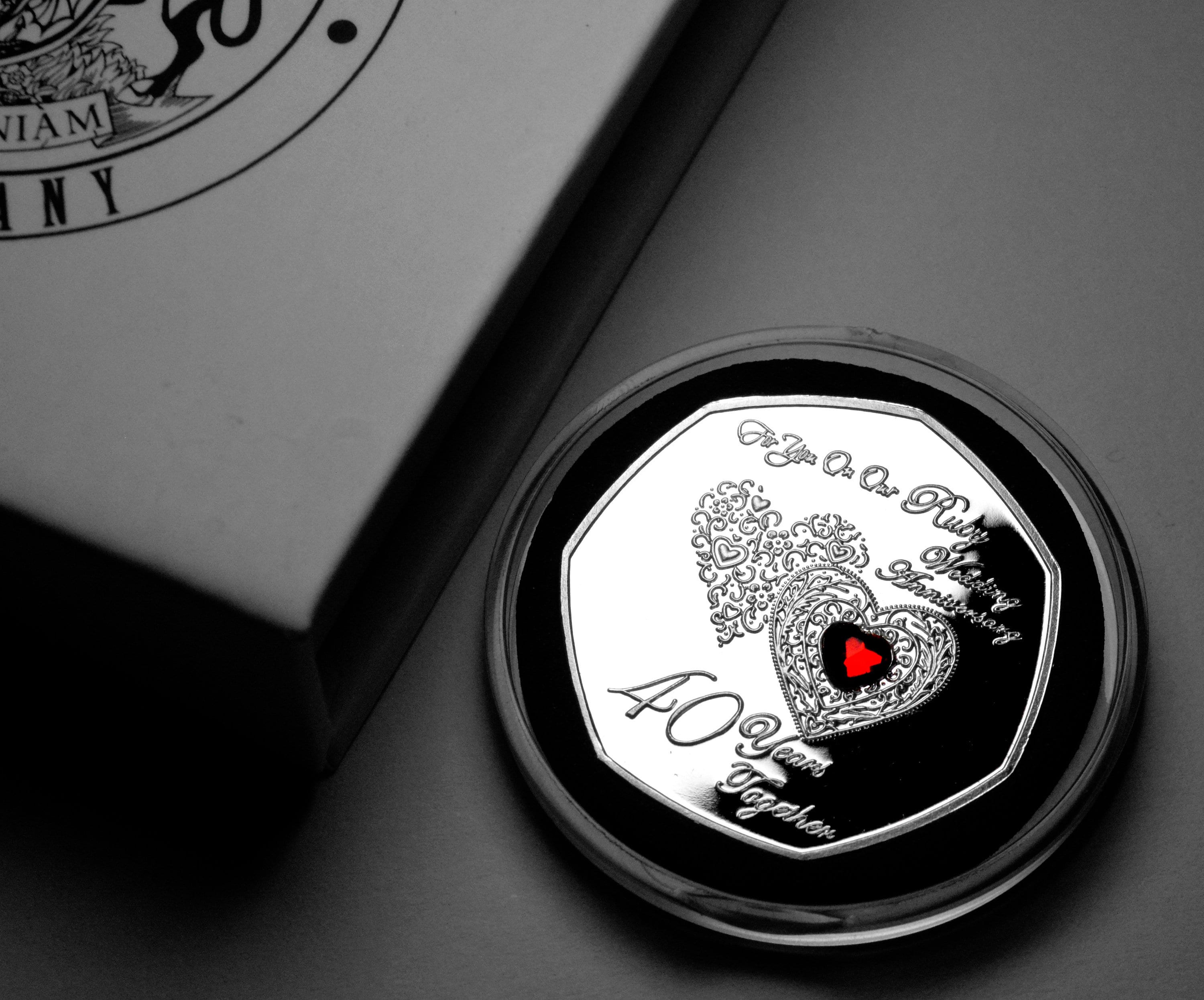 40周年のルビー結婚記念日に、シルバーの記念品をお届けします。宝石、ギフトボックス。贈り物/プレゼント/夫/妻/パートナーへ。40周年。 - Etsy  日本