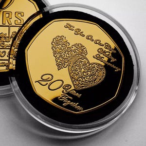 Para ti EN NUESTRO 20.º aniversario de bodas en China. Cápsula conmemorativa de oro de 24 quilates. Regalo/presente/ficha para esposo/esposa/pareja por sus 20 años juntos.