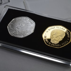 Pair of Memento Mori Silver and 24ct Gold Reminder Coins in Display/Presentation Case. Owl/Skull/Death Stoic/Reflection/Latin Commemoratives