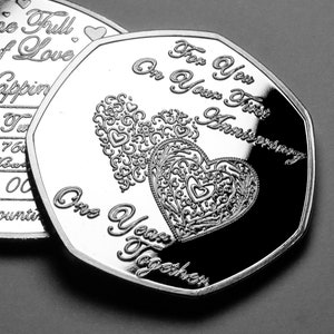 Para Usted en su Primer Aniversario Conmemorativo de Plata. 1 Un año juntos, 1er. Regalo/Presente/Hijo/Hija/Amigos/Boda. Corazones de amor