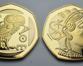 古代ギリシャの「アテナのフクロウ」24 カラット金記念貨幣。紀元前