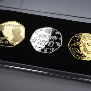 Trio von Silber & 24 Karat Gold 2021 Gedenkfeiern in 50p Münzständer / Präsentationsständer / Koffer. Ich habe den EU-Austritt 2020 überstanden