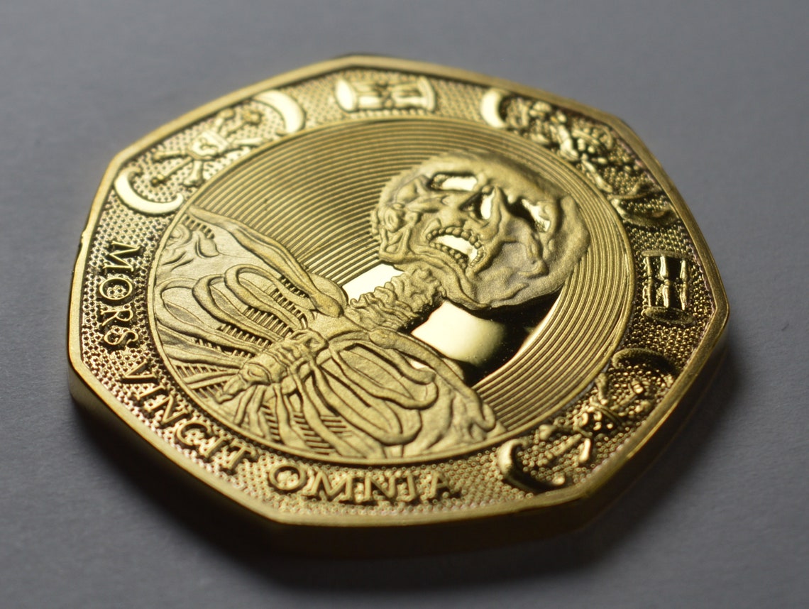 thumbnail interactive-video image 1 of Memento Mori / Vivere Silver Reminder Coin – Stoic Reflection, Mors Vincit Omnia 1 of 3