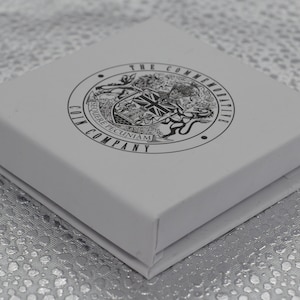 Brand New Coin/Commemorative Gift Box/Case with Capsule. Presentation/Display Gift/Present 50p. The Commemorative Coin Company