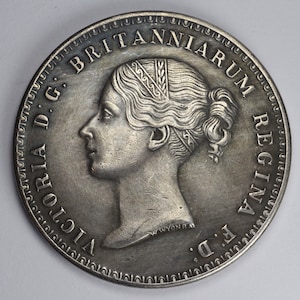 1839 Queen Victoria & Una and the Lion Coin. 999 Silver Plated Replica/Reproduction 40mm 26g