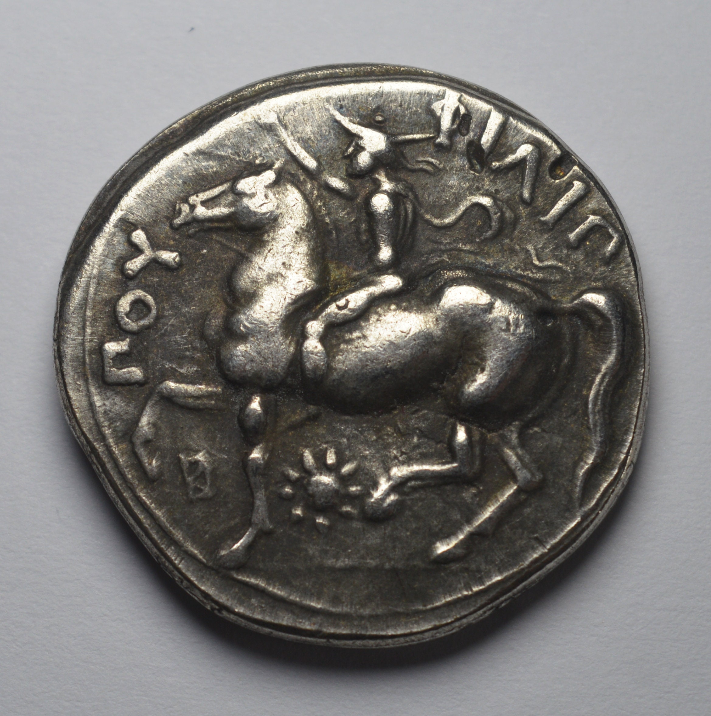 紀元前350年古代ギリシャマケドニア銀テトラドラクマ貨。フィリップ2世